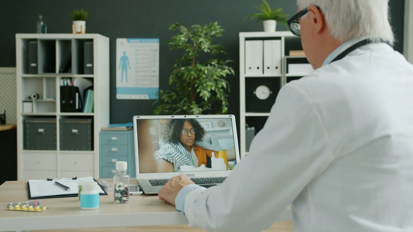 Clinician holding a Medicare mental health telehealth visit with a patient over a laptop